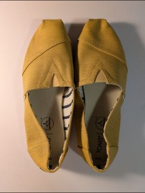 TOMS Earthwise Classic Alpargata Slip-On Shoes Mustard Yellow Gold Women’s Size